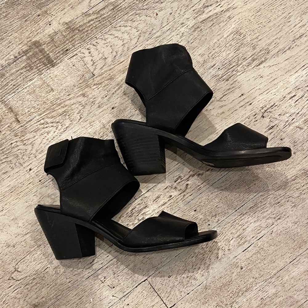 Eileen Fisher Elegant Black Sandals size 9.5 pristine condition